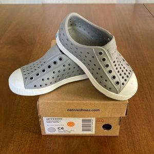 Native Jefferson in Pigeon Grey/Shell White